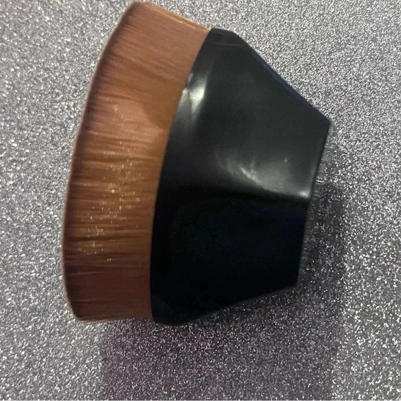 Brand new makeup brush 😮‍💨 - Picture 6 of 7